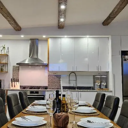 Nika Βίλα Lozovac