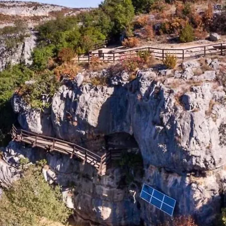 Nika Βίλα Lozovac